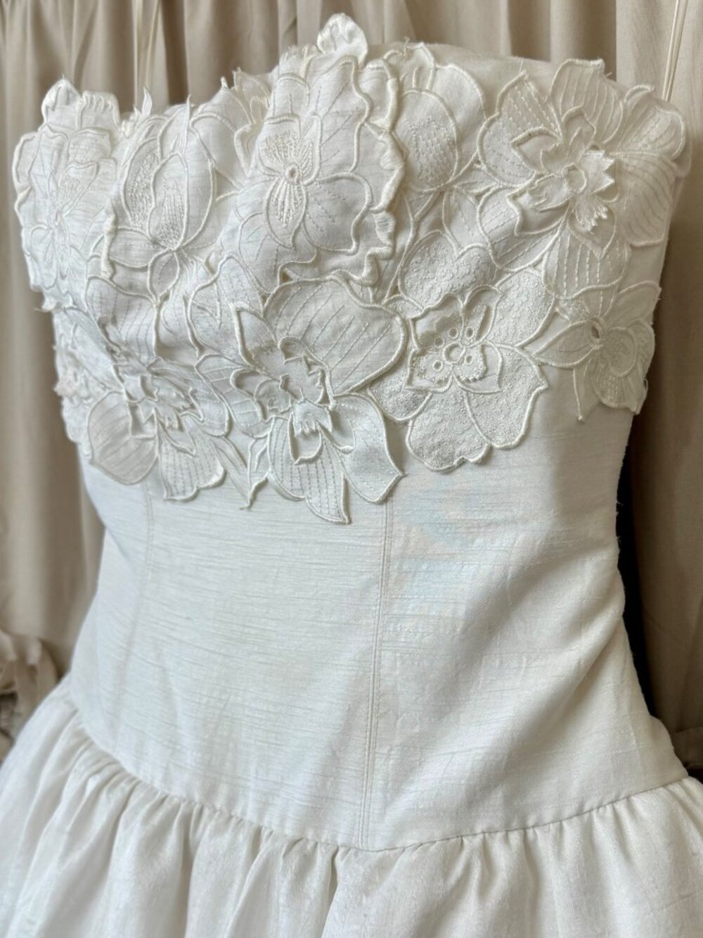 BHLDN Anthropologie Strapless Floral Applique Bubble Hem White Mini Dress 4 - Picture 6 of 16